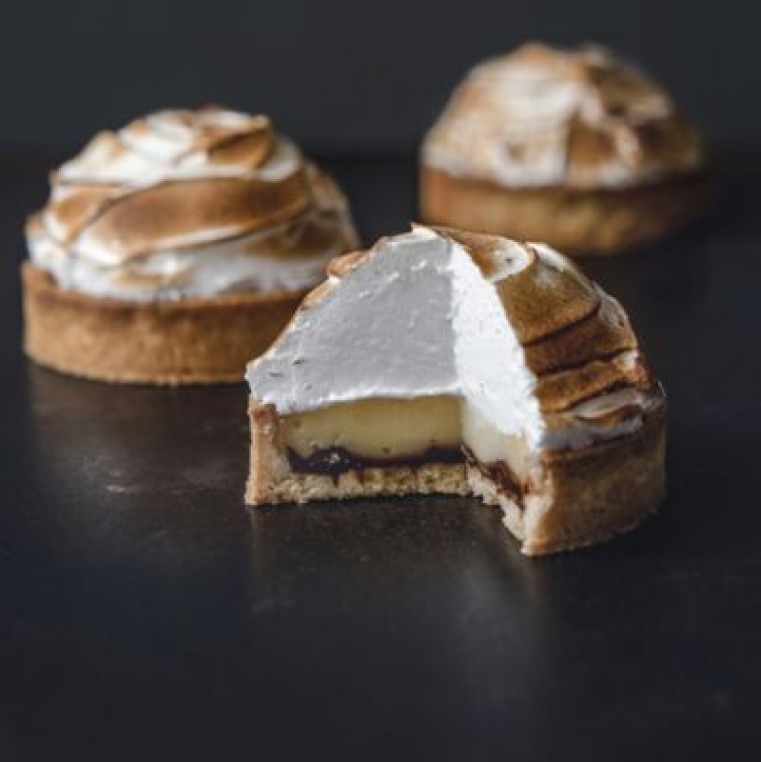 Média réf. 322 (1/1): Tartelette noisette et crème croquante au caramel, dôme de citron et meringues